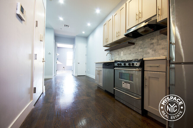 Building Photo - 285 Onderdonk Ave