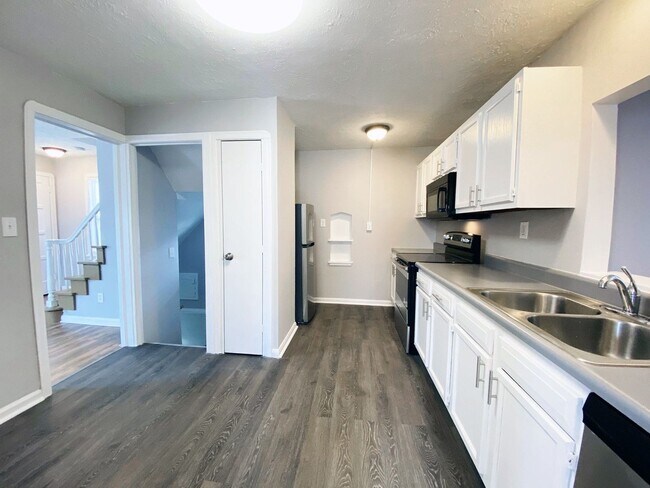 Foto del edificio - 4 Bed - 1 Bath Colonial for Rent!