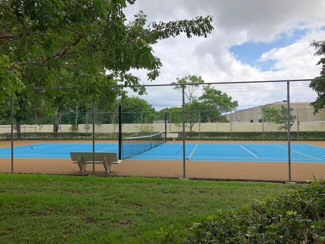 Foto del edificio - 2104 S Cypress Bend Dr