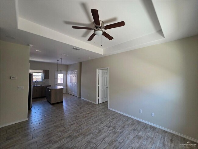 Building Photo - 5005 N Hiawatha Dr