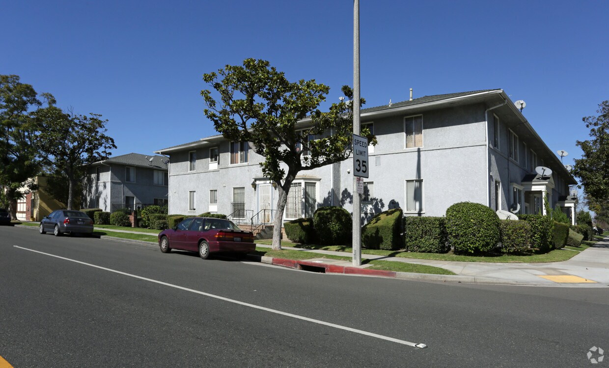 1695 E Wardlow Rd Apartments Apartments in Long Beach, CA