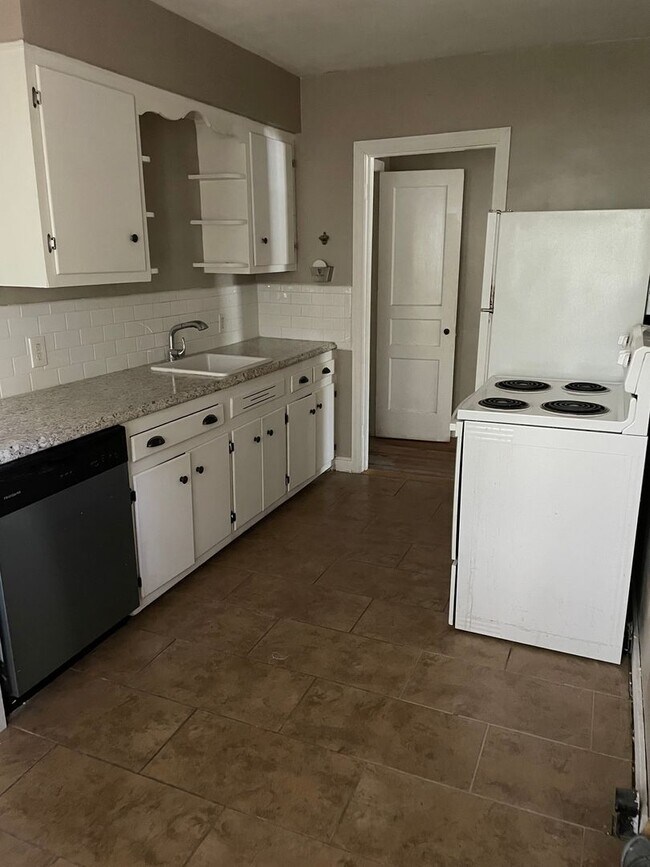 Building Photo - 2020 Courtland Pl