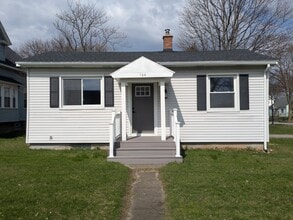 Building Photo - 166 Humboldt St