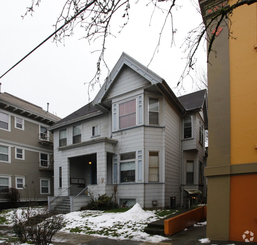 Building Photo - 2124 NW Flanders St