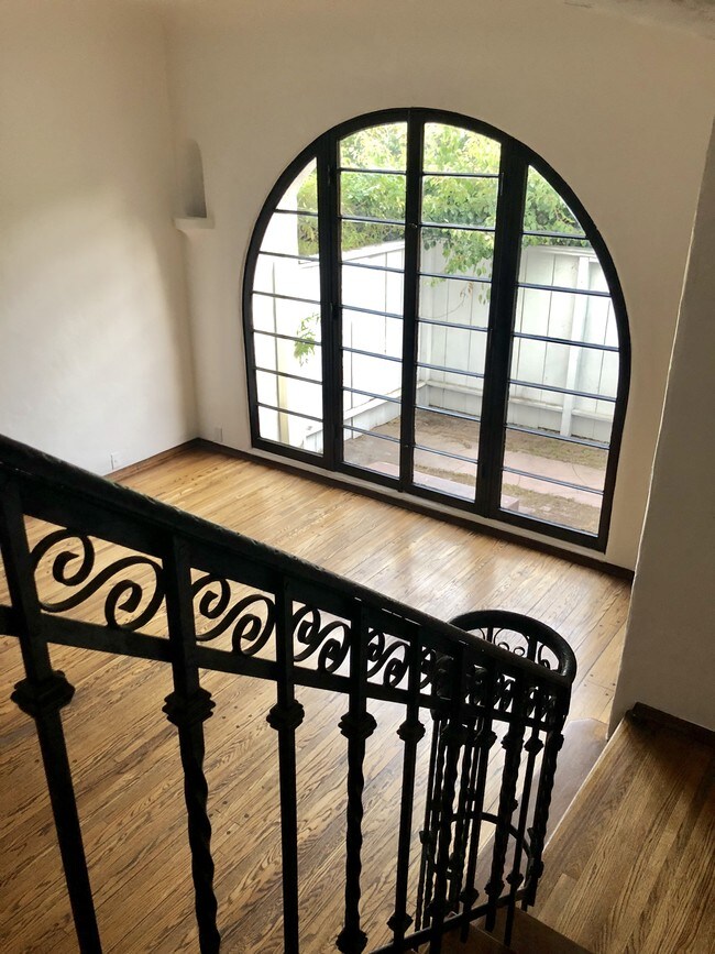 Foto del edificio - 1515 N Hayworth Ave