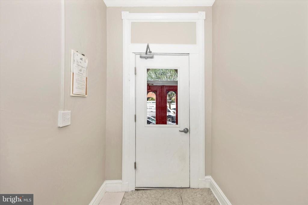 Building Photo - 334 N Market St