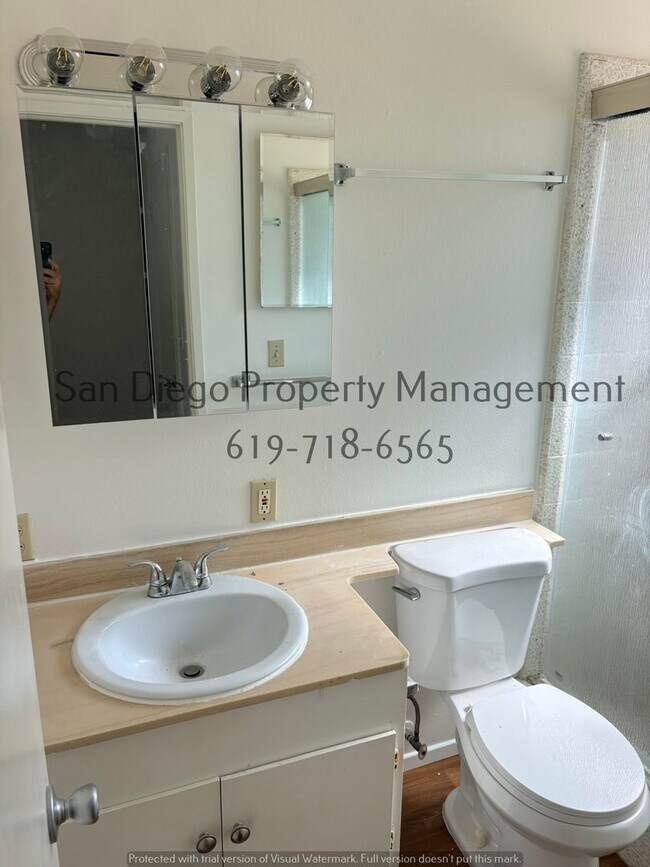 Foto del edificio - Charming 3-Bed with New LVP Flooring & Scenic Backyard Views