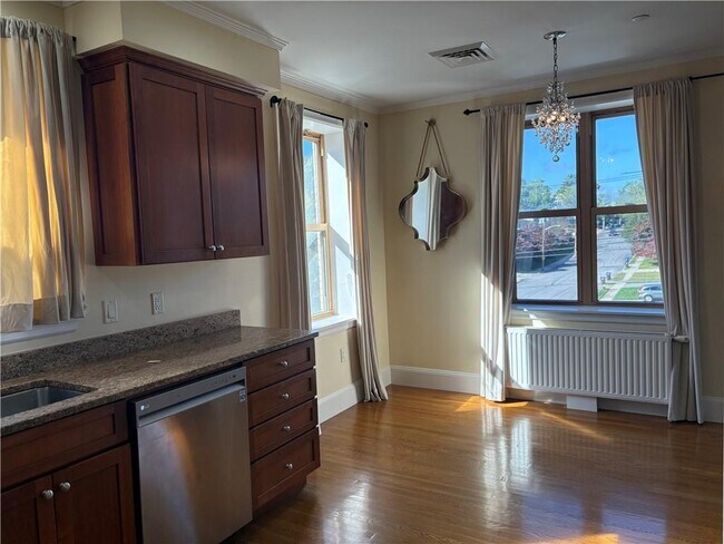 Foto del edificio - 1180 Narragansett Blvd