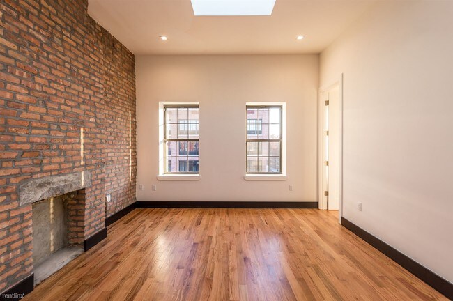 Building Photo - 773 Grand St