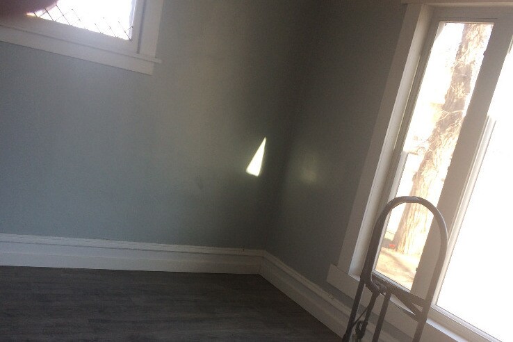 Large bedroom - 208 9th St S