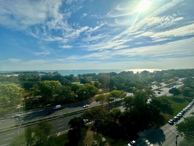 Foto del edificio - 4180 N Marine Dr