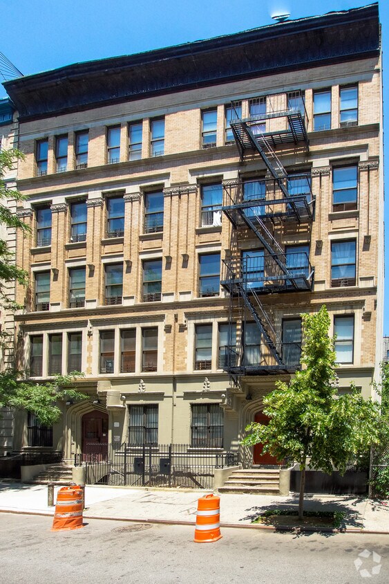 Building Photo - 133 W 112th St