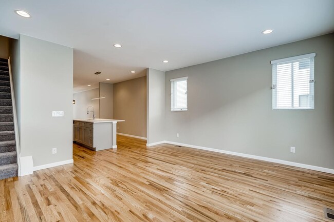 Building Photo - Beautiful Townhome for Rent