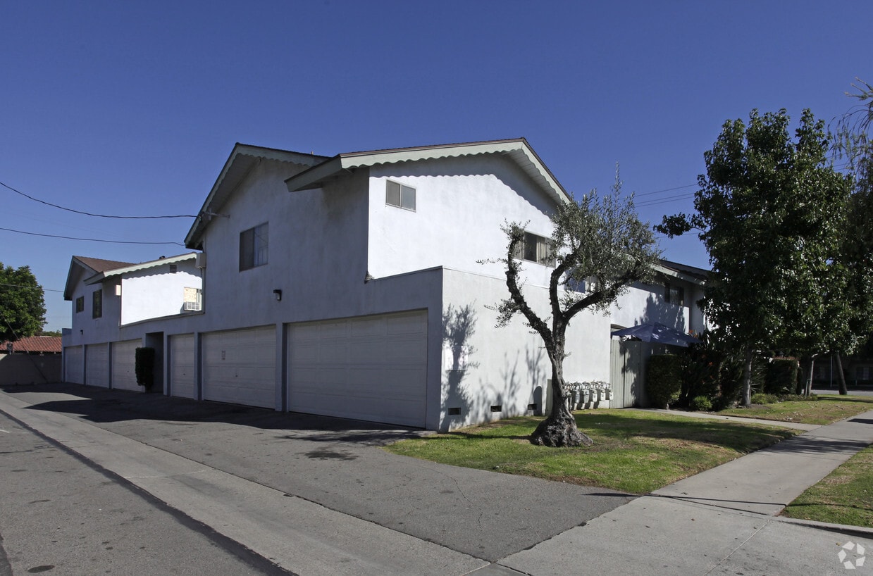 Building Photo - Knottwood Apartments