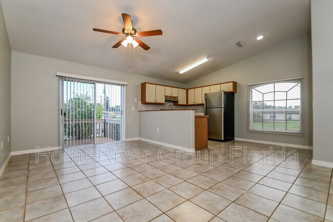 Building Photo - 477 Florida Cir N