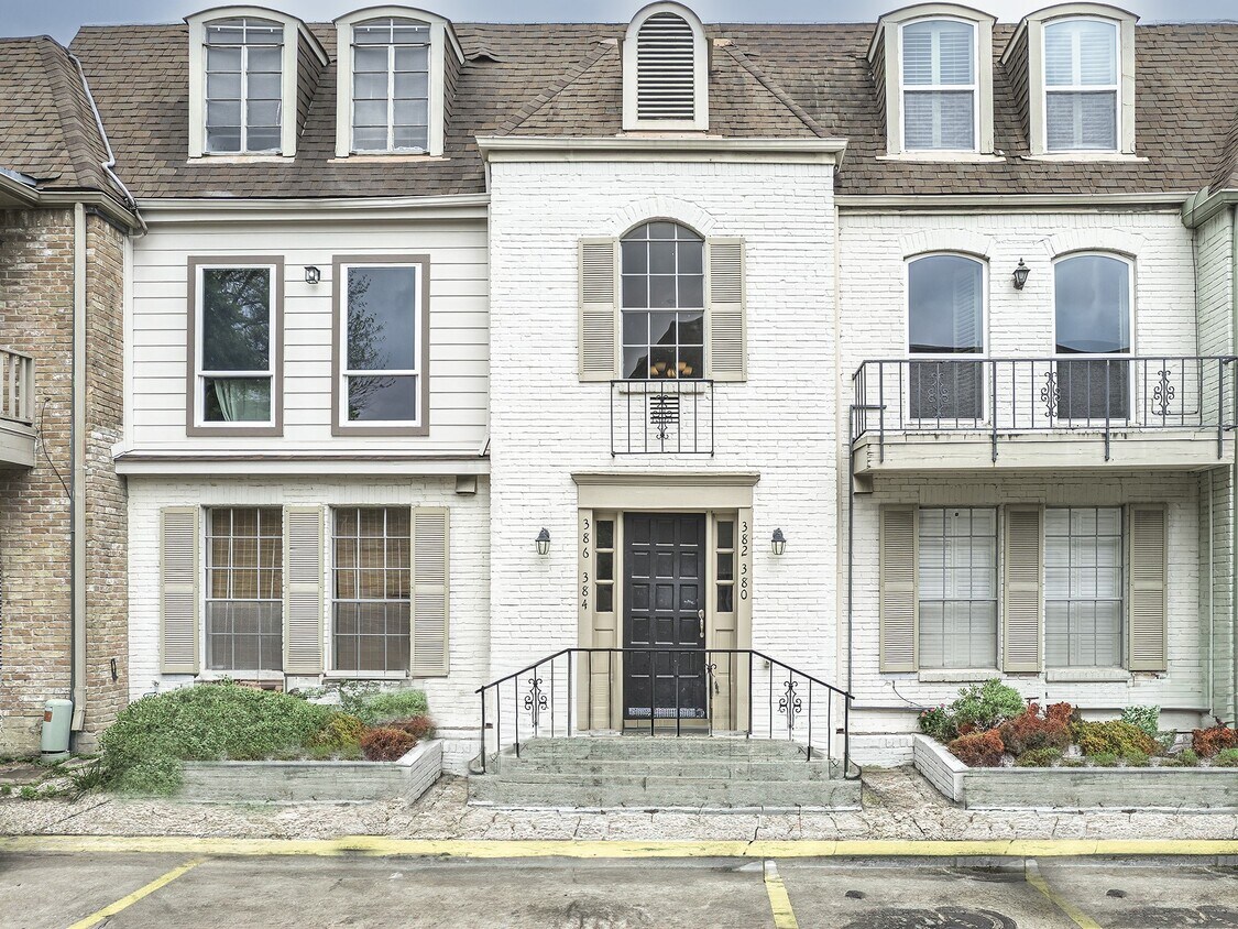 Foto principal - 384 N Post Oak Ln