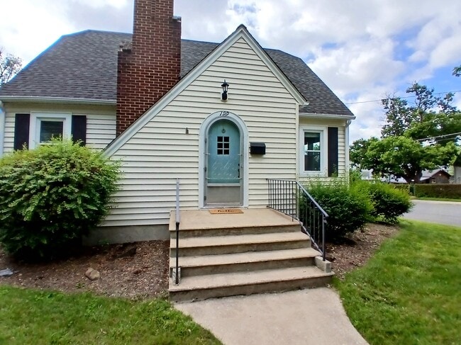 Building Photo - 199 N Bath Ave