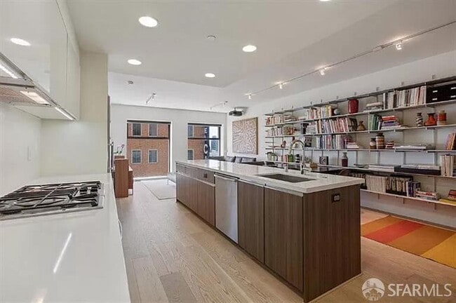 Building Photo - 1080 Sutter St