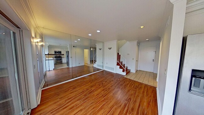 Foto del edificio - 5252 Charing Cross Rd