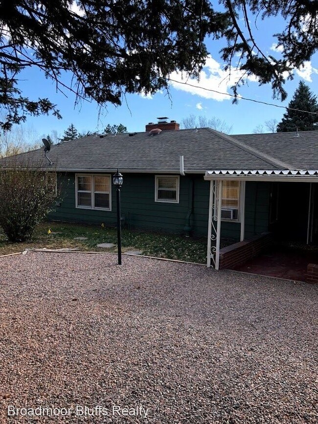 Building Photo - 3 br, 1 bath House - 610 Three Eagles St.