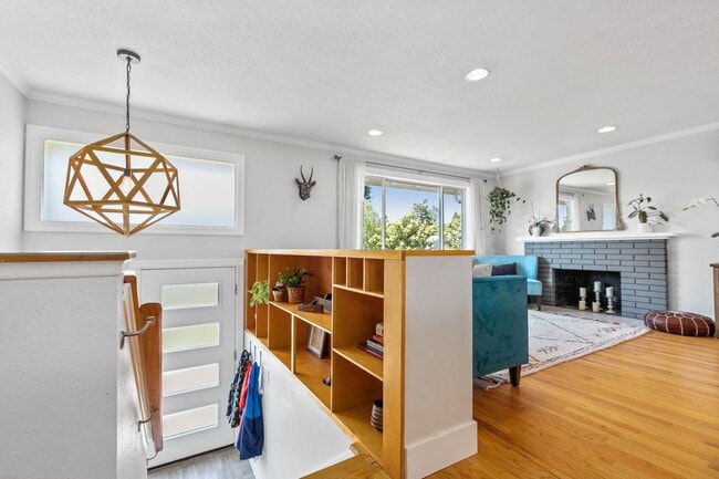 Building Photo - 3Bd/2.25Ba Seattle House