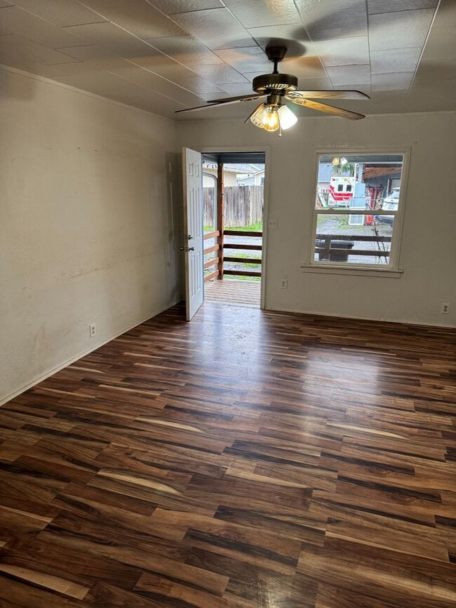 Building Photo - 444 N Elm St