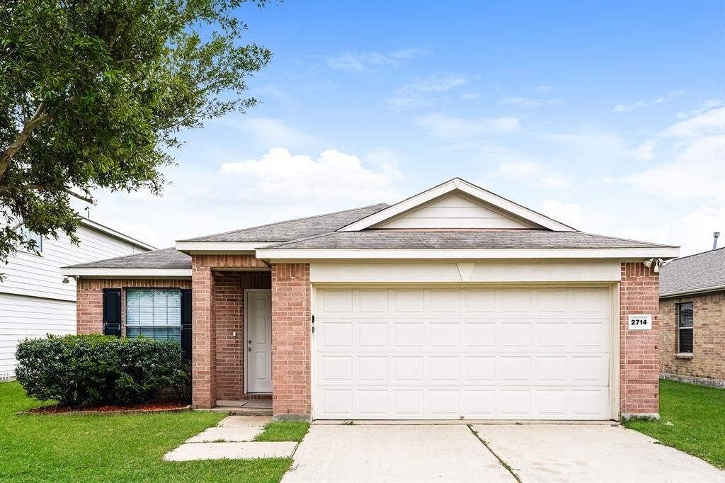 Foto principal - 2714 Roaring Oaks Ln