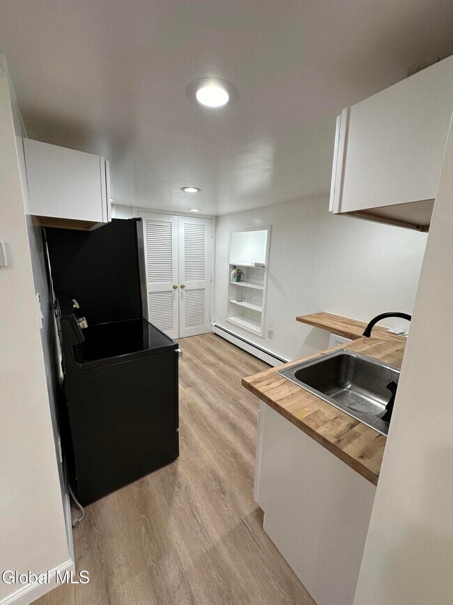 Foto del edificio - 27 McElwain Ave