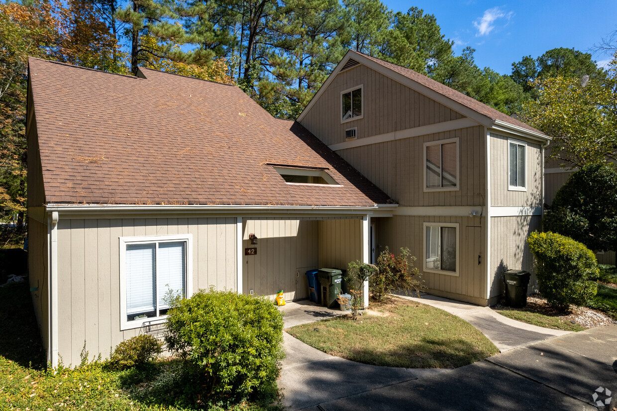 Building Photo - Hickory Downs