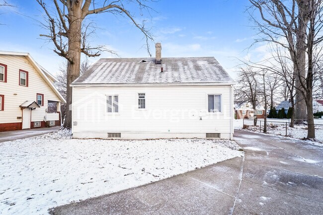 Foto del edificio - 23200 Blackstone Ave