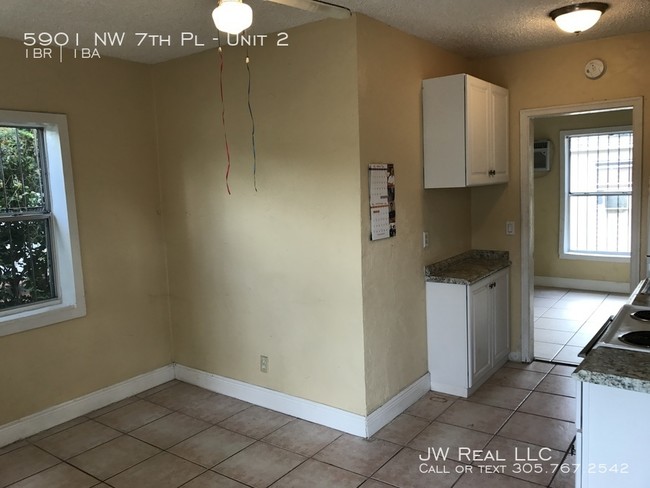 Building Photo - Lovely 1 Bdrm/1 Bath in Duplex