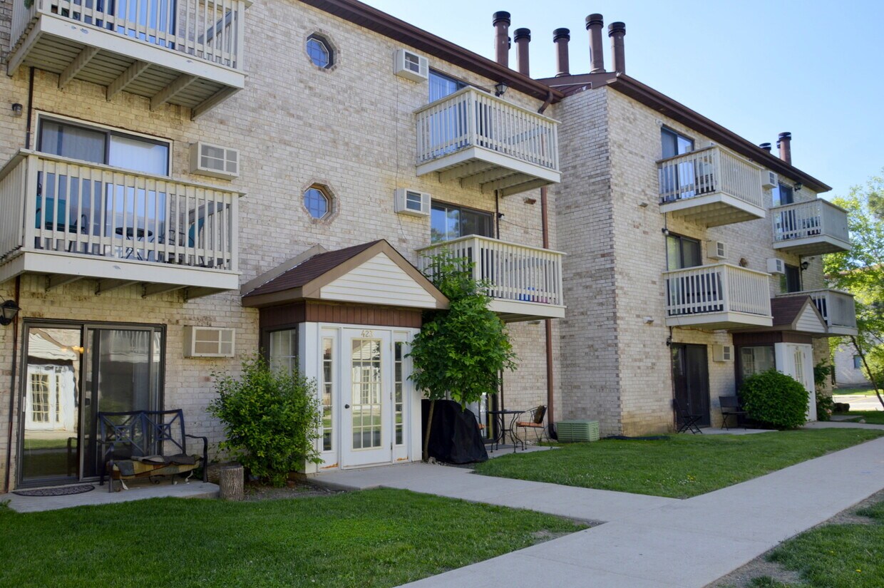 Primary Photo - 423 E Osage Ln