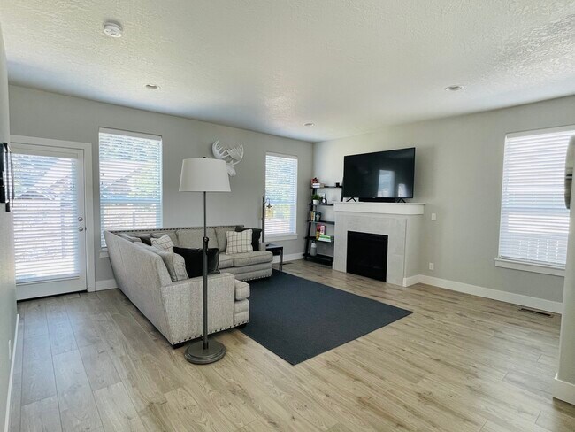 Foto del edificio - 5675 Boundary Dr S