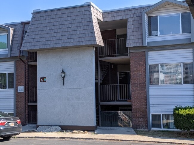 Building Photo - 1761 Willowbrook Dr