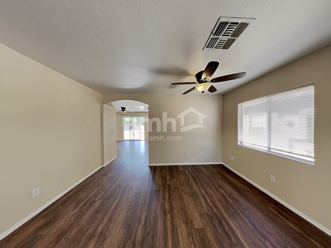 Foto del edificio - 6401 W Riva Rd