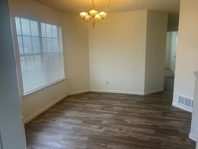 Foto del edificio - 1611 Mona Dr