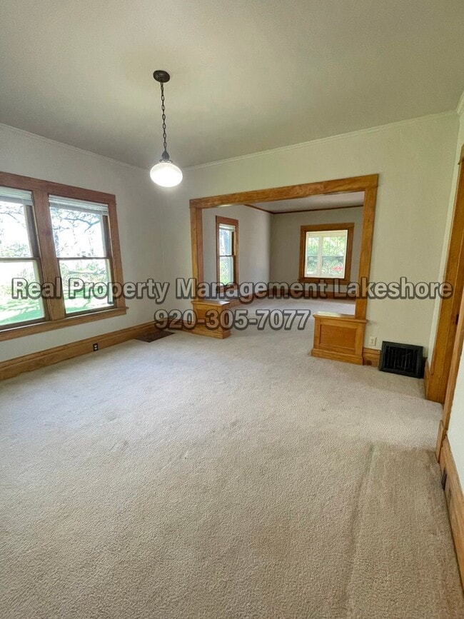Building Photo - Large 3 Bedroom Home on 2 acres