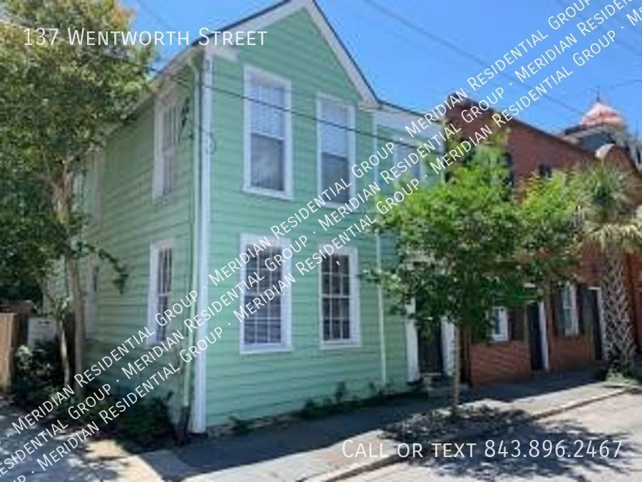 Foto principal - 2 bed / 2 bath w/Study on Wentworth St!