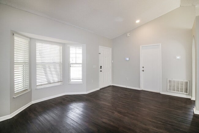 Building Photo - 4088 Everett Ave