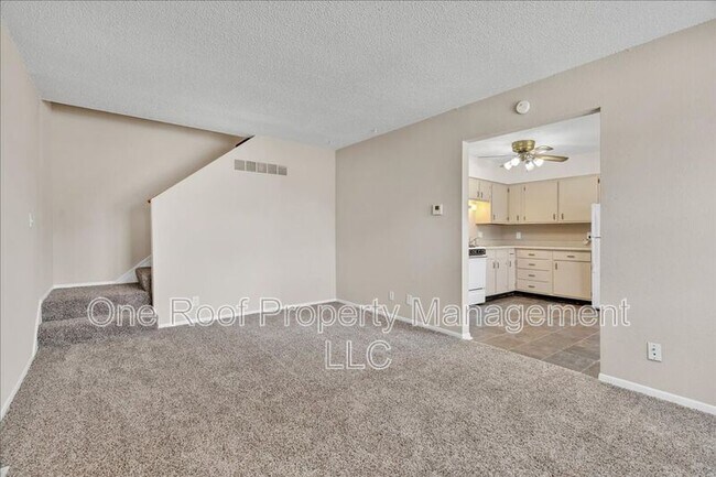 Building Photo - 701 Linwood Dr