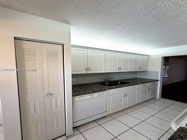 Foto del edificio - 1400 SW 124th Terrace