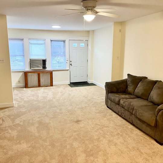 Foto del edificio - 135 N Carol Blvd