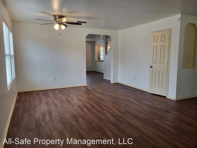Foto del edificio - 4 br, 3 bath House - 16250 Kentucky Ridge