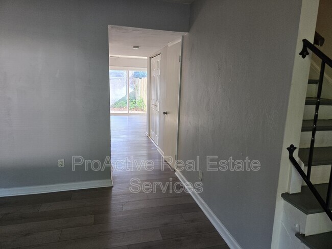 Foto del edificio - 606 Redkirk Ln