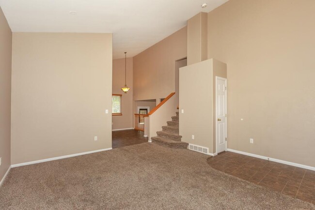 Building Photo - 925 Ptarmigan Circle