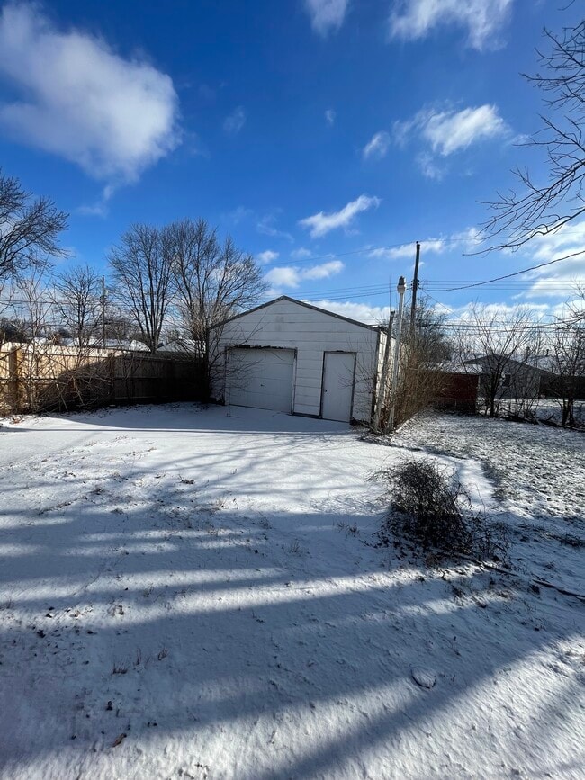 Building Photo - 934 Vanderberg Pl