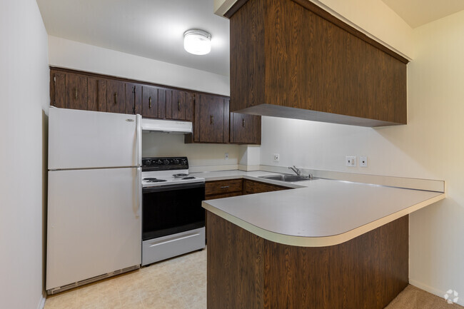 2BR, 1.5BA - 1120SF - Kitchen - Continental Plaza Apartments