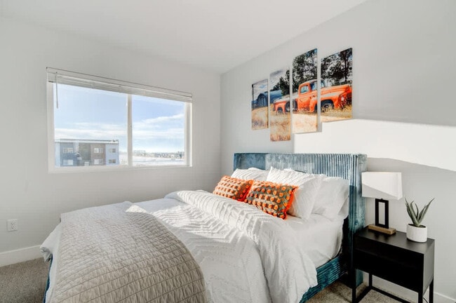 Foto del edificio - 5242 Fallon St