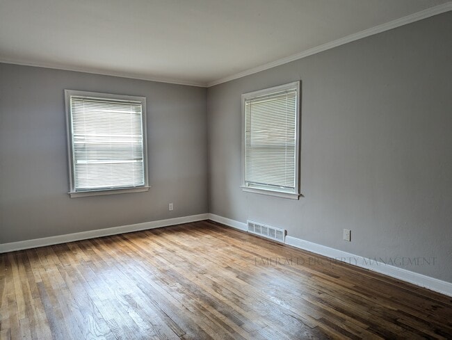 Building Photo - 2403 Custer Ave