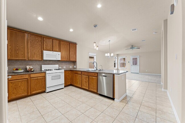 Building Photo - 24530 Lakecrest Town Dr